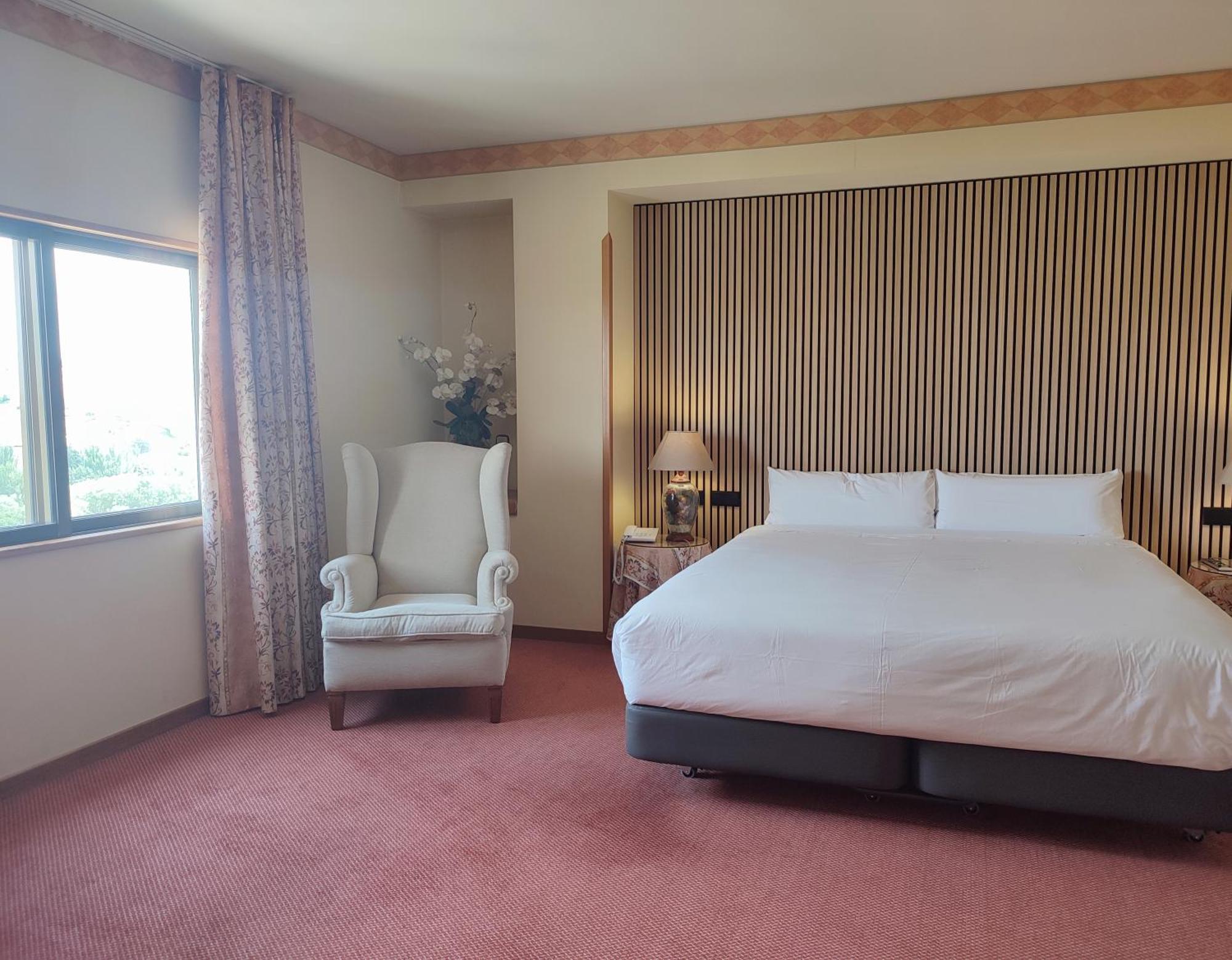 Hotel Sercotel Cuatro Postes Ávila Eksteriør bilde