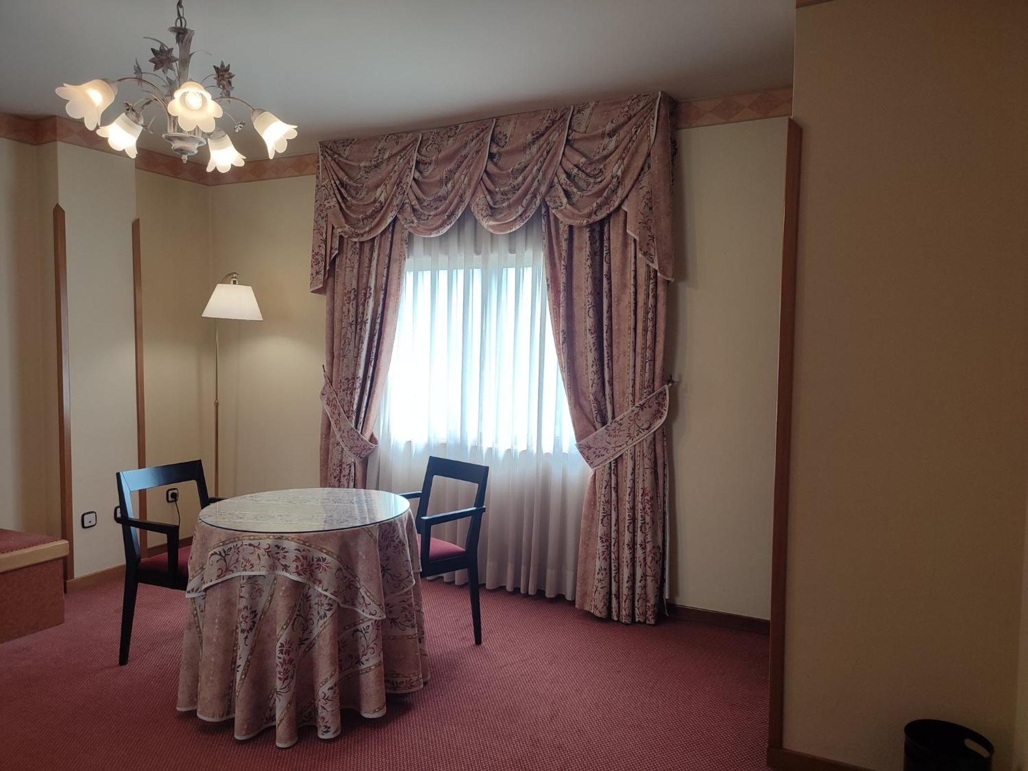 Hotel Sercotel Cuatro Postes Ávila Eksteriør bilde